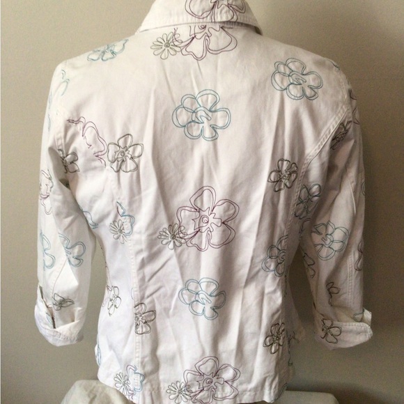 Weekender woman’s white denim jacket. Size 13. - Picture 3 of 6
